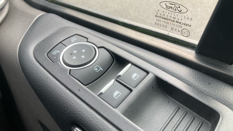 Ford Tourneo Custom 320 L1 Diesel Fwd 2.0 EcoBlue 136ps H1 Titanium 8 seater